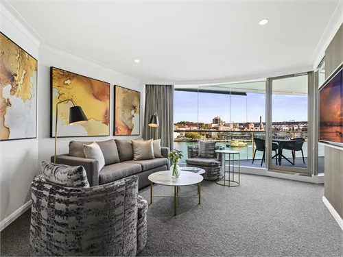 Deluxe One King Bedroom Harbour View Apartment